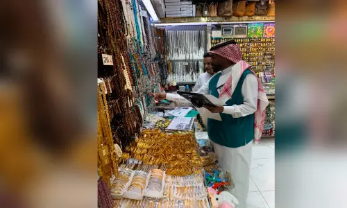 തീ​ർ​ഥാ​ട​കരുടെ സന്ദർശനം: മ​ദീ​ന​യി​ലെ   വി​പ​ണി​ക​ളി​ൽ  പ​രി​ശോ​ധ​ന ക​ർ​ശ​ന​മാ​ക്കി വാ​ണി​ജ്യ   മ​ന്ത്രാ​ല​യം