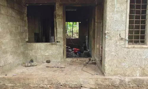 കാട്ടാനക്കൂട്ടം വീട് തകർത്തു കാട്ടാനക്കൂട്ടം വീട് തകർത്തു