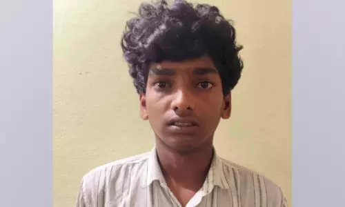 വീട് കുത്തിത്തുറന്ന് മോഷണം; പ്രായപൂർത്തിയാകാത്തവർ ഉൾപ്പെടെ മൂന്ന് പേർ അറസ്റ്റിൽ വീട് കുത്തിത്തുറന്ന് മോഷണം; പ്രായപൂർത്തിയാകാത്തവർ ഉൾപ്പെടെ മൂന്ന് പേർ അറസ്റ്റിൽ