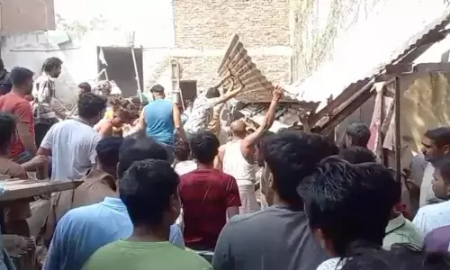 ഡൽഹിയിൽ സിലിണ്ടർ പൊട്ടിത്തെറിച്ച് വീട് തകർന്നു വീണു; 11 പേർക്ക് പരിക്ക്, ഒരാളുടെ നില ഗുരുതരം