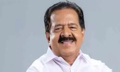 ഓപ്പറേഷൻ തൂഫാൻ-ദ നർകോ ഹണ്ട്: പരിശോധനയിൽ ആർക്കും ഇളവില്ല, കാരവനിൽ കയറില്ലെന്ന് ആരും കരുതണ്ട -രമേശ് ചെന്നിത്തല ഓപ്പറേഷൻ തൂഫാൻ-ദ നർകോ ഹണ്ട്: പരിശോധനയിൽ ആർക്കും ഇളവില്ല, കാരവനിൽ കയറില്ലെന്ന് ആരും കരുതണ്ട -രമേശ് ചെന്നിത്തല
