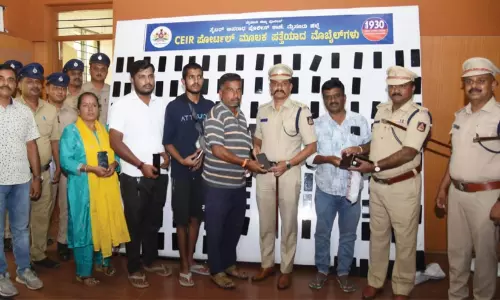 കുറഞ്ഞ വിലക്ക് സ്വർണ കട്ടികൾ നൽകുമെന്ന് വാഗ്ദാനം; 189.49 കോടി രൂപയുടെ സൈബർ തട്ടിപ്പ് നടത്തിയ സംഘം അറസ്റ്റിൽ കുറഞ്ഞ വിലക്ക് സ്വർണ കട്ടികൾ നൽകുമെന്ന് വാഗ്ദാനം; 189.49 കോടി രൂപയുടെ സൈബർ തട്ടിപ്പ് നടത്തിയ സംഘം അറസ്റ്റിൽ
