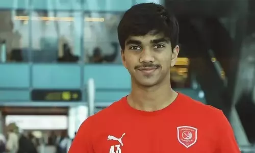 അന്ന് കൈയടി നേടിയത് ഇടങ്കാൽ ഗോൾ; ഇന്ന് അഭിമാനിക്കാൻ മകനും