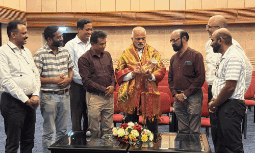 ഇന്ത്യൻ അംബാസിഡർക്ക് മസ്കത്ത് പഞ്ചവാദ്യസംഘത്തിന്റെ സ്നേഹാദരവ്