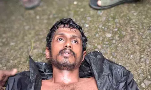 കോടതിയിൽ വനിതാ മുൻസിഫിന് നേരെ ആക്രമണം: പ്രതി പിടിയിൽ കോടതിയിൽ വനിതാ മുൻസിഫിന് നേരെ ആക്രമണം: പ്രതി പിടിയിൽ