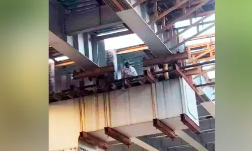 പ്രഭാതസവാരിക്കിടെ വയോധികൻ മേൽപാലം ഗർഡറിൽ കുടുങ്ങി