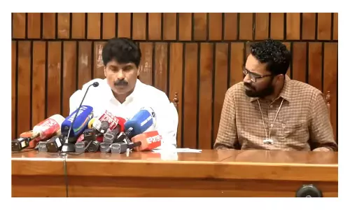 ടി. സിദ്ദീഖിനൊ​പ്പം വാർത്തസമ്മേളനത്തിൽ ശ്രീറാം വെങ്കിട്ടരാമൻ; മാധ്യമ​പ്രവർത്തകരുടെ പ്രതിഷേധത്തിനൊടുവിൽ ഇറങ്ങിപ്പോയി