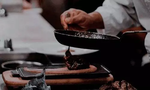 ബീഫ് പാകം ചെയ്ത് വിവാദ വിഡിയോ പങ്കുവെച്ചെന്ന്; ഗുരുഗ്രാമിൽ ബംഗാൾ സ്വദേശിനിയെ അറസ്റ്റുചെയ്തു
