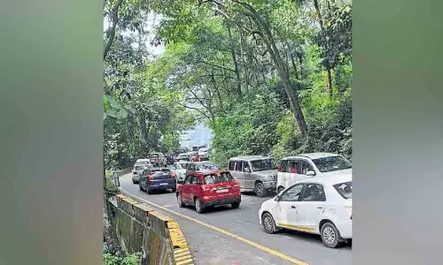 ഭാരവാഹനങ്ങൾക്ക് നിയന്ത്രണം: വയനാട് ചുരം വളവ് വീതി കൂട്ടൽ പുനരാരംഭിച്ചു