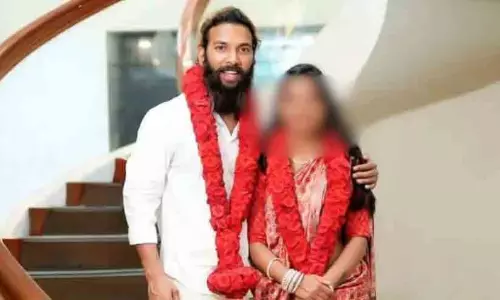കുംഭമേള വൈറൽ പെൺകുട്ടിയുടെ വിവാഹം  ഭർത്താവിന്‍റെ അറസ്റ്റ്​ ഒരു മാസത്തേക്ക്​ തടഞ്ഞു