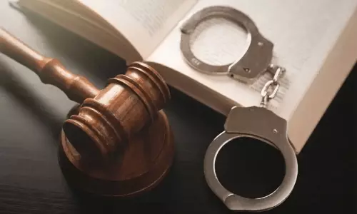 കു​റ്റ​പ​ത്രം ഒ​രു മ​ണി​ക്കൂ​ർ വൈ​കി; പ്ര​തി​ക​ൾ​ക്ക്​ ജാ​മ്യം