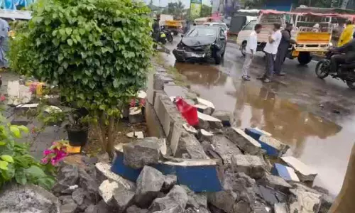 എന്ന് തീരും ഈ വിധി...ദുരിതം വിട്ടൊഴിയാതെ അങ്കമാലി മോർണിങ് സ്റ്റാർ കോളജ് വളവ് എന്ന് തീരും ഈ വിധി...ദുരിതം വിട്ടൊഴിയാതെ അങ്കമാലി മോർണിങ് സ്റ്റാർ കോളജ് വളവ്