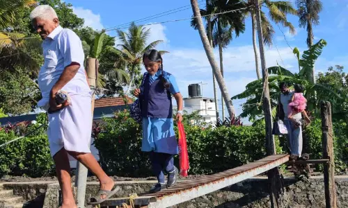 വികസനത്തിനായി കോടികള്‍; അമ്പലപ്പുഴ ഗ്രാമത്തിന്റെ ജീവന്‍ നൂല്‍പാലത്തില്‍
