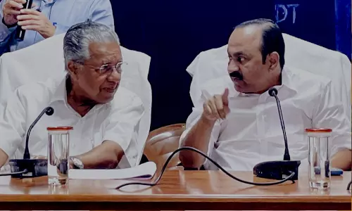 ‘ഉമ്മാക്കിയല്ല സർ ഇത് കണ്ണാടി, ഇടക്ക് ഒന്ന് നോക്കണം’- ധവളപത്രത്തിൽ പിണറായിക്ക് വി.ഡി. സതീശന്റെ മറുപടി