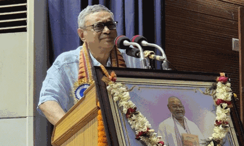 ബി.ജെ.പിക്ക് സ്വാപൻ ദാസ്‌ഗുപ്തയുടെ മുന്നറിയിപ്പ്: തൃണമൂൽ കോൺഗ്രസിൽ നിന്നും കൂറുമാറിയവരെ സൂക്ഷിക്കുക