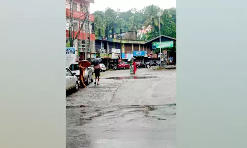 ചുങ്കപ്പാറ ബസ് സ്റ്റാൻഡ് പ്രവേശനകവാടത്തിലെ വെള്ളക്കെട്ട് ദുരിതമാകുന്നു