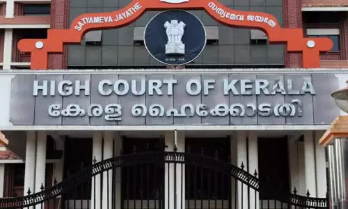എം.വി.ഡി ഓഫീസുകളിലെ പൊതുജന പ്രവേശനം; നിയന്ത്രണം ശരിവെച്ച് ഹൈക്കോടതി എം.വി.ഡി ഓഫീസുകളിലെ പൊതുജന പ്രവേശനം; നിയന്ത്രണം ശരിവെച്ച് ഹൈക്കോടതി