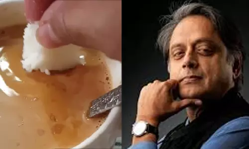 ഇഡ്ഡലി ചായയിൽ മുക്കി കഴിക്കാമോ?; സമൂഹ മാധ്യമങ്ങളിൽ വൈറലായി ഒരു പോസ്റ്റും ശശിതരൂരിന്‍റെ പഴയ കമന്‍റും