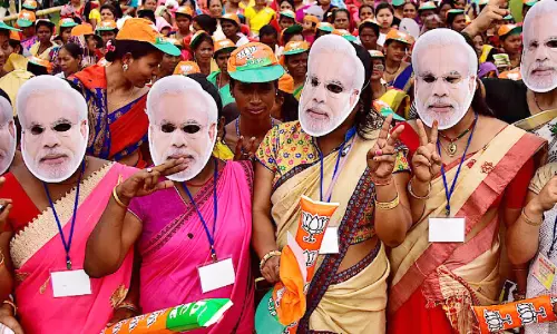 രാഷ്ട്രീയ തിയറ്ററായി മാറുന്ന മഹാരാജ്യം