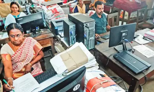 പഞ്ചായത്ത് ജീവനക്കാരുടെ ലീവ് സറണ്ടർ ആനുകൂല്യം സെ​ക്ര​ട്ട​റി​മാ​ർ പാ​സാ​ക്കി