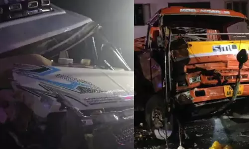 മലപ്പുറത്ത് വാഹനാപകടം: ടെമ്പോ ട്രാവലറും ടിപ്പർ ലോറിയും കൂട്ടിയിടിച്ച് രണ്ടുപേർ മരിച്ചു