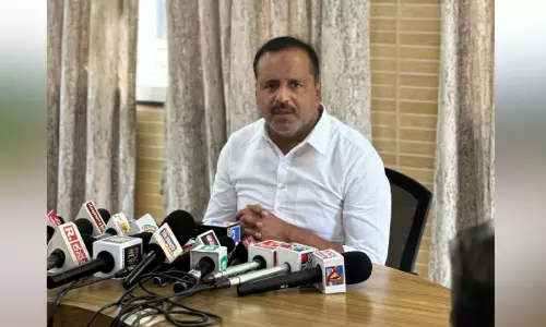 സർക്കാർ ആശുപത്രിയിൽ മന്ത്രി ഖാദറിന്‍റെ മിന്നല്‍ സന്ദർശനം