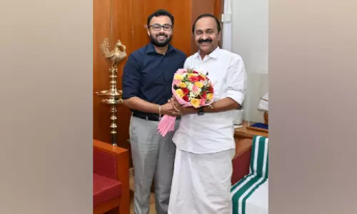 കേരളത്തെ സമഗ്ര വികസനത്തിലെത്തിക്കാൻ പുതിയ സര്‍ക്കാറിന് സാധിക്കും - മുഖ‍്യമന്ത്രി വി.ഡി സതീശനുമായി കൂടികാഴ്ച നടത്തി നോർക്ക ഡയറക്ടർ ജെ.കെ. മേനോന്‍