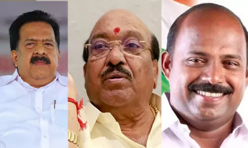 വെള്ളാപ്പള്ളി വരുന്ന പരിപാടിയിൽ പങ്കെടുക്കാൻ അസൗകര്യം അറിയിച്ച് ചെന്നിത്തലയും എം.ലിജുവും; സംഘാടകർ പരിപാടി ഒഴിവാക്കി