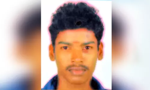 ഷെ​ഡി​നു​മേ​ൽ മ​രം​വീ​ണ് ഉ​റ​ങ്ങി​ക്കി​ട​ന്ന യു​വാ​വ് മ​രി​ച്ചു