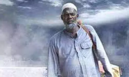 ആദാമിന്റെ മകൻ അബു  അത്തർ വിറ്റു നടന്ന കോഴിക്കോടൻ തെരുവ്