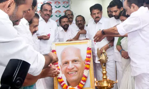 തെന്നല ബാലകൃഷ്ണപിള്ള സംസ്ഥാന കോൺഗ്രസിലെ കാരണവർ -മുഖ്യമന്ത്രി