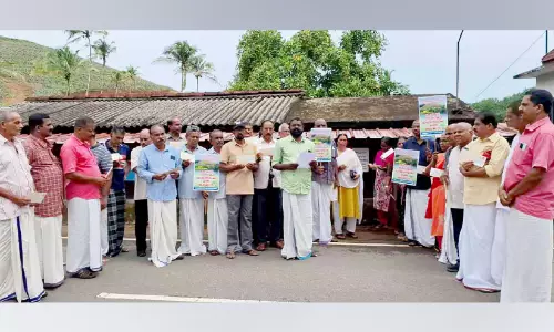വേളമുരുപ്പ് ഇടിച്ച് മണ്ണ് കടത്താനുള്ള നീക്കം തടയണം; മുഖ്യമന്ത്രിക്ക് കത്തയച്ചു