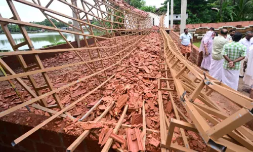 മഴ കനത്തു; അങ്ങിങ്ങ് നാശം; വിവിധ സ്ഥലങ്ങളിൽ മരം കടപുഴകി