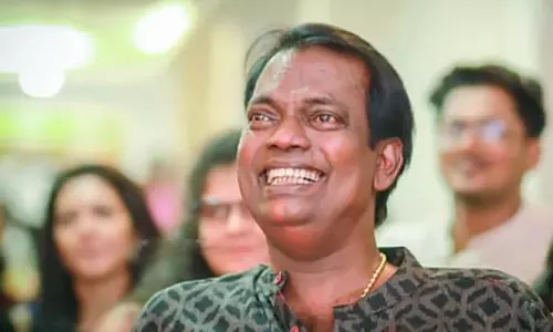 ആയുസ്സ് എന്ന വഞ്ചിയിൽ ദ്വാരങ്ങൾ വീണുതുടങ്ങി; ഇനി എത്ര നാൾ തുഴയാനാകുമെന്നറിയില്ല-നൊമ്പരമായി ചിരിയുടെ സുൽത്താന്റെ പിറന്നാൾ കുറിപ്പ് ആയുസ്സ് എന്ന വഞ്ചിയിൽ ദ്വാരങ്ങൾ വീണുതുടങ്ങി; ഇനി എത്ര നാൾ തുഴയാനാകുമെന്നറിയില്ല-നൊമ്പരമായി ചിരിയുടെ സുൽത്താന്റെ പിറന്നാൾ കുറിപ്പ്
