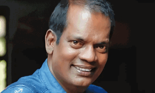 അഞ്ചാം ക്ലാസ് വരെ മുസ്ലിം, പിന്നെ വിശാല ഹിന്ദുവായി; സലീം കുമാർ എന്ന പേരിനു പിന്നിലെ കഥ അഞ്ചാം ക്ലാസ് വരെ മുസ്ലിം, പിന്നെ വിശാല ഹിന്ദുവായി; സലീം കുമാർ എന്ന പേരിനു പിന്നിലെ കഥ