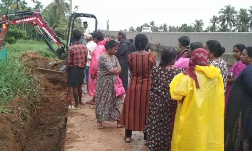 ക​ന​ത്ത മ​ഴ​യി​ൽ ന​ടു​വി​ൽ​ക്ക​ര തെ​ക്ക​ൻ മേ​ഖ​ല മു​ങ്ങി