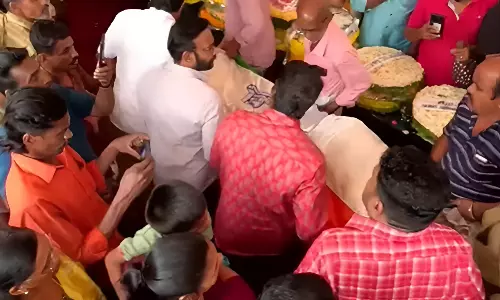 സലിംകുമാറിന് വിട ചൊല്ലി നാട്; മൃതദേഹം പറവൂരിലെ വീട്ടിൽ; സംസ്കാരം ഉടൻ സലിംകുമാറിന് വിട ചൊല്ലി നാട്; മൃതദേഹം പറവൂരിലെ വീട്ടിൽ; സംസ്കാരം ഉടൻ