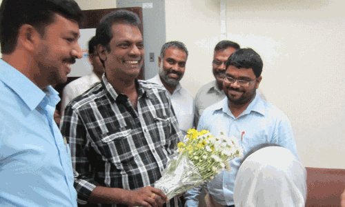 മലയാളി പ്രവാസി മനസ്സുകളിൽ മായാമുദ്ര പതിപ്പിച്ച മാധ്യമപ്രവർത്തകൻ; ഐ.സമീലിന്‍റെ വിയോഗത്തിൽ വേദനയോടെ പ്രവാസി സമൂഹം