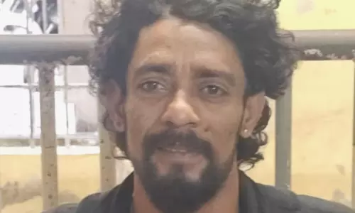 രഹസ്യമായി മട്ടാഞ്ചേരിയിലെത്തി, പരസ്യമായി പൊലീസ് പൊക്കി: അട്ടാണി അനീഷ് വീണ്ടും പിടിയിൽ രഹസ്യമായി മട്ടാഞ്ചേരിയിലെത്തി, പരസ്യമായി പൊലീസ് പൊക്കി: അട്ടാണി അനീഷ് വീണ്ടും പിടിയിൽ