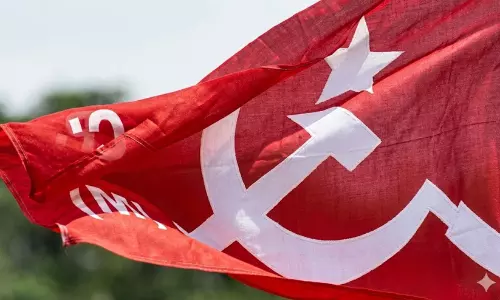 ഉന്നത വിദ്യാഭ്യാസ മേഖലയിലെ ഗവർണറുടെ കാവിവത്കരണത്തിന് യു.ഡി.എഫ് കീഴടങ്ങിയെന്ന് സി.പി.എം ഉന്നത വിദ്യാഭ്യാസ മേഖലയിലെ ഗവർണറുടെ കാവിവത്കരണത്തിന് യു.ഡി.എഫ് കീഴടങ്ങിയെന്ന് സി.പി.എം