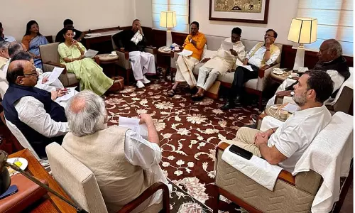 ഇൻഡ്യ യോഗം തിങ്കളാഴ്ച; ഭിന്നത രൂക്ഷം ഇൻഡ്യ യോഗം തിങ്കളാഴ്ച; ഭിന്നത രൂക്ഷം