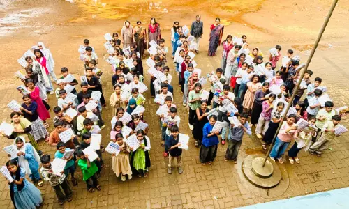 മരങ്ങളെ കാക്കണം; ജപ്പാൻ മാതൃകയിൽ പുസ്തകങ്ങൾ പൊതിഞ്ഞ് പടിഞ്ഞാറത്തറ ഗവ. ഹയർസെക്കൻഡറി സ്കൂളിലെ വിദ്യാർഥികൾ