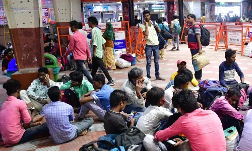 അന്തർ സംസ്ഥാന തൊഴിലാളികൾക്കായി പിടിവലി; കൂലി മേലോട്ട്