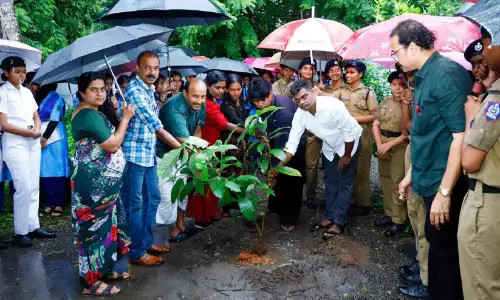 മസ്തിഷ്കമരണം സംഭവിച്ച പൂർവവിദ്യാർഥിയുടെ പേരിൽ ‘ഓർമമര’വുമായി വിദ്യാലയം
