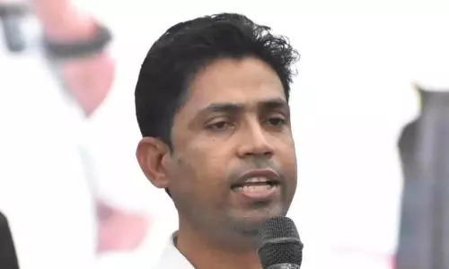 ബംഗാളിൽ ഒളിവിലായിരുന്ന തൃണമൂൽ നേതാവ് ജഹാംഗീർ ഖാൻ നേപ്പാൾ അതിർത്തിയിൽ വെച്ച് പിടിയിൽ