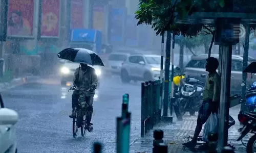 സംസ്ഥാനത്ത് മഴ ശക്തമാകുന്നു; വിവിധ ജില്ലകളിൽ യെല്ലോ അലർട്ട് സംസ്ഥാനത്ത് മഴ ശക്തമാകുന്നു; വിവിധ ജില്ലകളിൽ യെല്ലോ അലർട്ട്