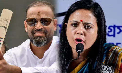 നട്ടെല്ലും ഉളുപ്പുമുണ്ടോ യൂസഫ് പത്താൻ? അമിത് ഷാ വിളിച്ചതുകൊണ്ടല്ലേ ഡൽഹിക്ക് ഓടുന്നത്? -രൂക്ഷവിമർശനവുമായി മഹുവ മൊയ്ത്ര