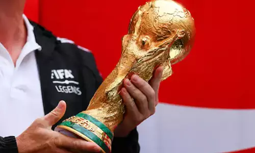 ലോ​​ക​​ക​​പ്പ് ച​​രി​​ത്രം ഡ്രി​​ബി​​ൾ ചെ​​യ്യു​​മ്പോ​​ൾ!
