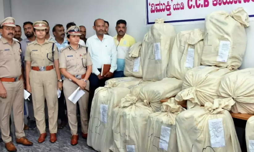 കേരളത്തിലേക്ക് കടത്തിയ 1.40 കോടിയുടെ കഞ്ചാവ് പിടികൂടി കേരളത്തിലേക്ക് കടത്തിയ 1.40 കോടിയുടെ കഞ്ചാവ് പിടികൂടി