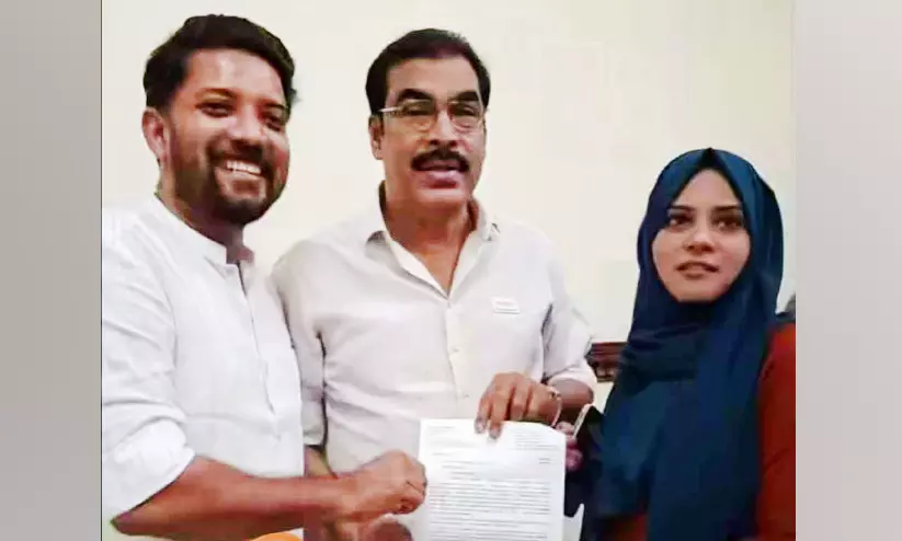 പൂഴിത്തോട് - പടിഞ്ഞാറത്തറ റോഡ് തടസ്സങ്ങൾ നീക്കാൻ എം.എൽ.എയും എം.പിയും മന്ത്രിക്ക് നിവേദനം നൽകി പൂഴിത്തോട് - പടിഞ്ഞാറത്തറ റോഡ് തടസ്സങ്ങൾ നീക്കാൻ എം.എൽ.എയും എം.പിയും മന്ത്രിക്ക് നിവേദനം നൽകി